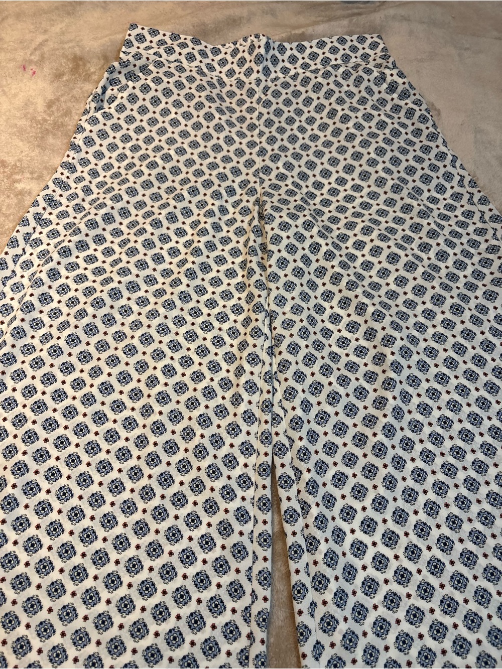 Max Studio White Wide-Leg Pants with Blue Geometric Print - Picture 3 of 4